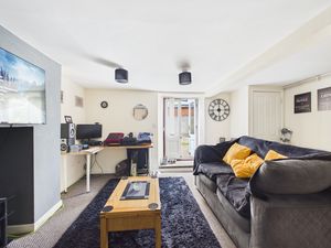 Flat 1- click for photo gallery